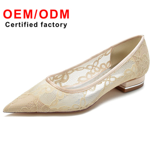 2025 nuovo stilista Non stancante décolleté da sposa in rete bianca <span class=keywords><strong>con</strong></span> tacchi bassi scarpe alla moda Slip-on in pizzo donna - Product Image 2