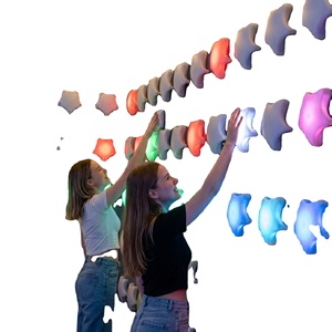 Mur d'escalade interactif en plastique pour salle de jeux, points LED, utilisation en intérieur pour parcs d'attractions et fêtes d'aventure - Product Image 2