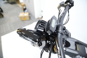 Popular en EE. UU. Motocicleta eléctrica Sur Ron 2026 10KW 72V 35AH para motocross con luz integrada para carretera, tipo E Pit Bike Light Bee X Surron - Product Image 4