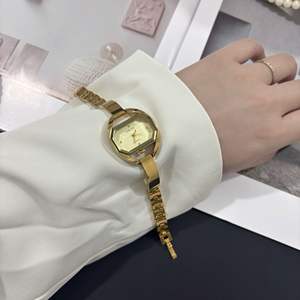 <span class=keywords><strong>Montre</strong></span> à quartz <span class=keywords><strong>rectangulaire</strong></span> unique avec <span class=keywords><strong>cadran</strong></span> doré, style rétro haut de gamme personnalisé SUNLIFEX pour femmes - Product Image 5