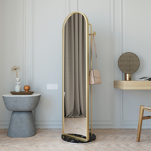 Miroir sur pied rotatif arqué pleine longueur avec cadre doré et porte-vêtements pour la maison et l'hôtel (vente <span class=keywords><strong>en</strong></span> gros) - Product Image 1