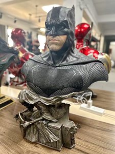 Statua Personalizzata di <span class=keywords><strong>Batman</strong></span> 1/1 Mezzo Busto, DC Justice League, <span class=keywords><strong>Action</strong></span> <span class=keywords><strong>Figure</strong></span> GK - Product Image 1
