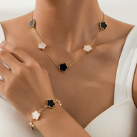 Élégant Simple Polyvalent Femmes Mode Ensemble de Bijoux 2 Pièces Métal Noir Blanc Épissage Chaîne Trèfle Bracelet Collier Alliage