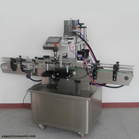 Équipement de bouchage de bouteilles avec alimentateur automatique de bouchons, compatible avec une machine de remplissage
