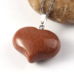 HZ pendenti curativi a forma di cuore in pietra color oro sabbia in vendita | Grossista di quarzo chiaro a forma di cuore ciondoli di cristallo