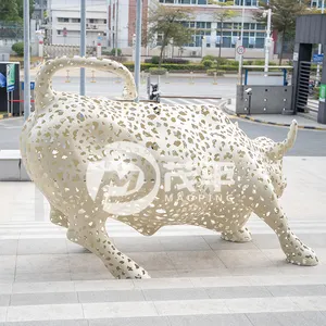 Patung kustom berongga ukuran hidup Taman Bull geometris patung tokoh hewan kerajinan logam seni Stainless Steel patung