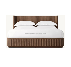 Lit à rayures verticales en chêne blanc à hauteur réglable fabriqué à la main - Product Image 1