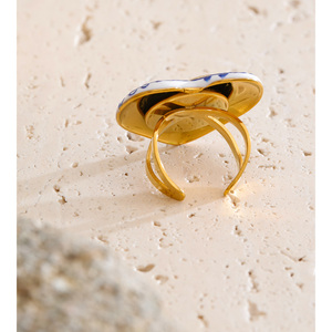<span class=keywords><strong>Anello</strong></span> JINYOU 5892 in stile cinese con design dipinto a mano, smalto blu e bianco, in porcellana, con <span class=keywords><strong>fiore</strong></span> in acciaio inossidabile, aperto e regolabile. - Product Image 5