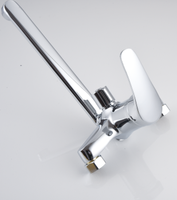 Robinet de douche moderne en alliage de zinc poli chromé avec bec en céramique pour hôtels, spas, appartements et hôpitaux