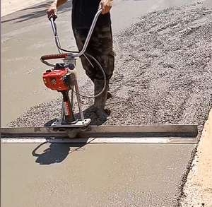 OEM mesin Levelling getar spandeks beton jalan 1-1. 6M meratakan semen daya bensin - Product Image 1