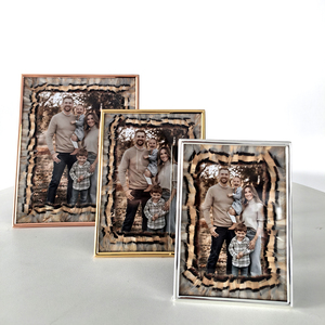 Vente en gros Cadre <span class=keywords><strong>photo</strong></span> de luxe en velours fait à la main avec plumes en métal pour fête Décoration murale de mariage Cadeau d'anniversaire Artisanat - Product Image 1