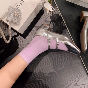 Zapatillas de ballet plateadas de doble correa para niños, estilo retro, con tacón grueso, sandalias ligeras con tacón medio. - Product Image 4