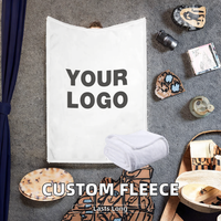 Couverture polaire douce et chaude en flanelle avec logo personnalisé OEM, motif dessin animé uni pour la maison, couvertures exclusives en polaire corail
