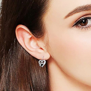 Boucles d'oreilles mignonnes en forme de cœur et de patte de chat pour femmes, design créatif et doux, bijoux de mode à porter au quotidien - Product Image 2