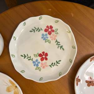 Vente en gros d'assiettes en céramique irrégulières moulées à la main, assiettes à dessert, assiettes à salade et assiettes à dîner - Product Image 6