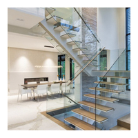 Escalier moderne intérieur durable et écologique avec garde-corps en verre à monopoutre et marches en bois, garantie 3 ans, pour villa et appartement