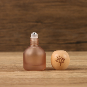 Botella de Vidrio de Color de 10 ml a Prueba de Luz, de Lujo, para Aceites Esenciales, con Tapa de Madera y Rodillo de Acero Inoxidable para Grabado - Product Image 4