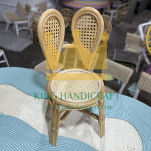 Venta al por mayor hecho a mano ratán chico silla bebé niño asiento mimbre natural niños muebles para eventos - Product Image 1