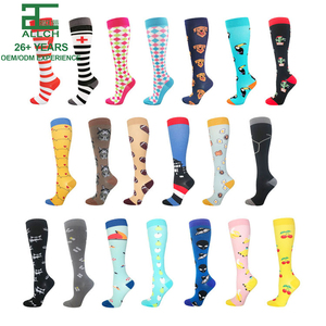 ถุงเท้ากีฬาแบบรัดกล้ามเนื้อสำหรับผู้ชายและผู้หญิง พิมพ์ลายถักแบบสูงถึงเข่า สำหรับวิ่งมาราธอน ฟุตบอล เส้นเลือดขอด ฤดูใบไม้ผลิ - Product Image 1