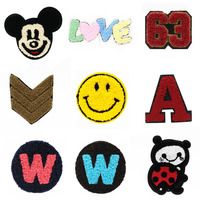 Écussons personnalisés en chenille 3D, lettres brodées en tissu éponge, badges universitaires moelleux thermocollants pour vestes et sweats à capuche