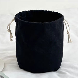 Sacs cadeaux promotionnels personnalisés en toile de coton recyclé, écologiques, réutilisables, durables, à fond rond, avec cordon de serrage - Product Image 3