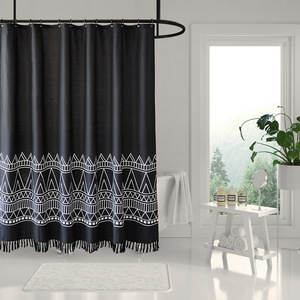 Rideaux <span class=keywords><strong>de</strong></span> <span class=keywords><strong>douche</strong></span> en coton texturé à franges rayées en chevron, <span class=keywords><strong>noir</strong></span> <span class=keywords><strong>et</strong></span> <span class=keywords><strong>blanc</strong></span> au choix, pour salle <span class=keywords><strong>de</strong></span> bain - Product Image 1