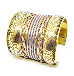 Réductions sur les bijoux de Noël 2024 : Bijoux en laiton pour femmes, vêtements d'hiver, manchette légère en laiton, bijoux à motif imprimé - Product Image 6