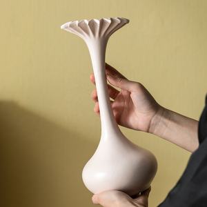 Vase en céramique Zen Minimalisme, pièce maîtresse sculpturale pour salon de thé et salon moderne, décoration artistique pour plantes et tiges - Product Image 2