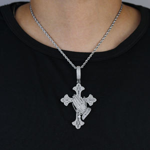 Estilo personalizado nuevo Iced Out Bling Rectangular Cz joyería Hip Hop manos rezando collar con colgante en forma de cruz - Product Image 6