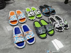 Pantuflas de diseñador ligeras para <span class=keywords><strong>hombre</strong></span>, <span class=keywords><strong>zapatillas</strong></span> antideslizantes personalizables para uso en interiores y exteriores para baño, <span class=keywords><strong>casa</strong></span> barata - Product Image 3
