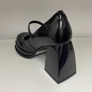 Escarpins pour femmes en cuir de vachette verni, semelle intérieure en cuir de porc, talon épais de 9 cm, bout carré, style Mary Jane, personnalisation du logo, fabrication en usine - Product Image 5