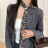 En gros, dernières écharpes longues en satin double couche, bandanas en satin de soie imprimés sur mesure, foulards doux et fluides, rubans cadeaux
