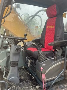 Excavatrice sur pneus Hyundai R210W-9 d'occasion, Corée du Sud, bon état, avec moteur et pompe. - Product Image 2