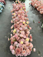 Chemin de table personnalisé en herbe de la pampa artificielle et roses pour la décoration florale de table de mariage