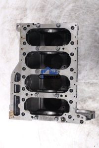 บล็อกเครื่องยนต์ดีเซล 4HK1 4HE1 4HF1 บล็อกกระบอกสูบ ZX200-3 ZX210-3 ZX240-3 ZX250-3 ZX270-3 SH210-5 SH210-6 อะไหล่รถขุด - Product Image 3