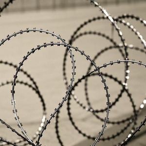 Pagar Kawat Berduri Galvanis Harga Terbaik Anti Panjat dengan Kawat Berduri Silang untuk Keamanan - Product Image 5