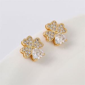 Pendientes de tuerca de trébol de cuatro hojas en forma de corazón con estilo y moda con circonita de diamante para moda informal en verano - Product Image 3