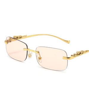 <span class=keywords><strong>Occhiali</strong></span> <span class=keywords><strong>da</strong></span> <span class=keywords><strong>Sole</strong></span> Retrò in Metallo Dorato per <span class=keywords><strong>Donna</strong></span> con Incisione Drago, Montatura Rettangolare Piccola, Lenti Sfumate Rosa, Stile Vintage Unisex - Product Image 6