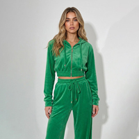 Ensemble assorti de survêtement en velours pour femme avec logo personnalisé, comprenant un sweat à capuche court zippé et un pantalon de jogging large à cordon de serrage, style streetwear et loungewear