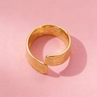 Bague simple pour femme, version large, géométrique martelée