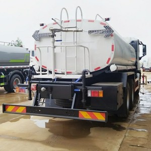 Camión Cisterna de Agua para Uso Pesado ISUZU GIGA 6x4 de 20000L, Camión de Riego en Venta - Product Image 4