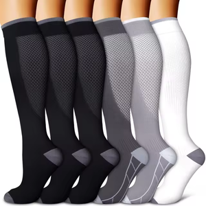 Chaussettes <span class=keywords><strong>de</strong></span> compression colorées pour hommes et femmes, vente en gros ODM, pour le sport, la course, les voyages, le cyclisme, chaussettes hautes, <span class=keywords><strong>bas</strong></span> <span class=keywords><strong>de</strong></span> soutien, logo personnalisé - Product Image 1