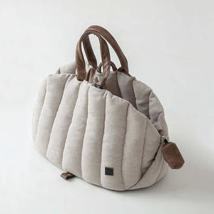 Lüks özelleştirilmiş hafif naylon köpek ve kedi emniyet kanca ve depolama cepler ile evcil hayvan taşıyıcı kabarık seyahat Tote taşınabilir - Product Image 2