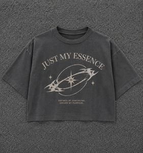 เสื้อยืดครอป Just My Essence คอกลม พิมพ์ลายกราฟิก สไตล์ลำลอง สตรีทแวร์ สีเทาเข้ม ผ้าฝ้าย 100% - Product Image 1