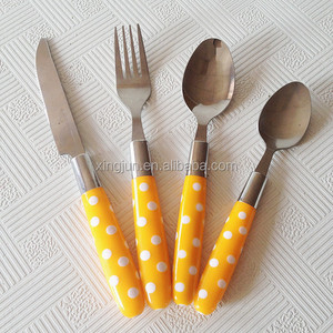 Lot de 24 couverts en acier inoxydable avec manche en plastique à pois, comprenant cuillères, fourchettes et couteaux - Product Image 5
