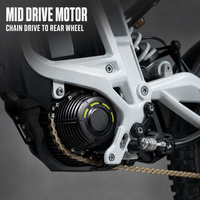 Moto tout-terrain électrique 72v avec batterie au lithium 35Ah et moteur synchrone à aimant permanent de 10000W en pleine puissance sur sentier