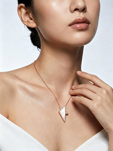 Latest Products Wholesale Shiny Natural Diamonds Necklace Jewelry 18K Solid Rose Gold White Mother-of-Pearl Pendant Necklace - Product Image 6