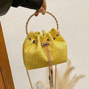 Sac à main seau de soirée polyvalent, chaîne incrustée de diamants, design de niche au tempérament - Product Image 3