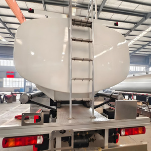 Camión Cisterna de Aviación Profesional para Suministro Aeroportuario, Vehículo de Combustible Seguro y Estable para Aeronaves, 6x4 10000L Sinotruk HOWO - Product Image 3
