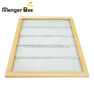รั้วกั้นนางพญาผึ้งรุ่นใหม่ยอดนิยม Menger Bee Queen Excluder รุ่น QE-9 สำหรับรังผึ้งไม้ขอบเหล็กชุบสังกะสี 10 เฟรม รับประกัน 2 ปี - Product Image 2